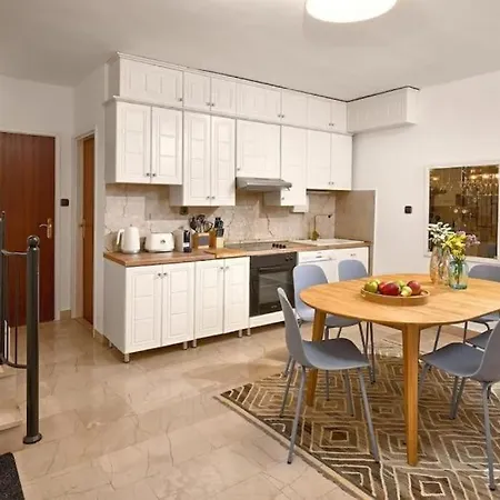 Holiday home House In Varos