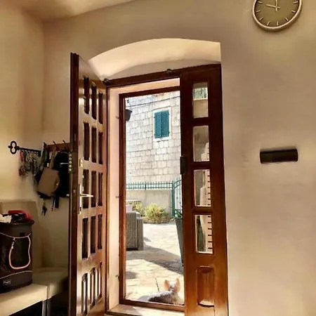 House In Varos Split