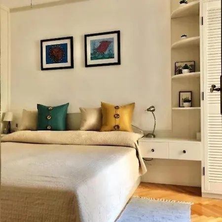 House In Varos Holiday home *