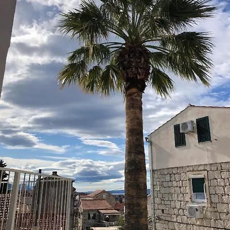 House In Varos بيت للعطل سبليت
